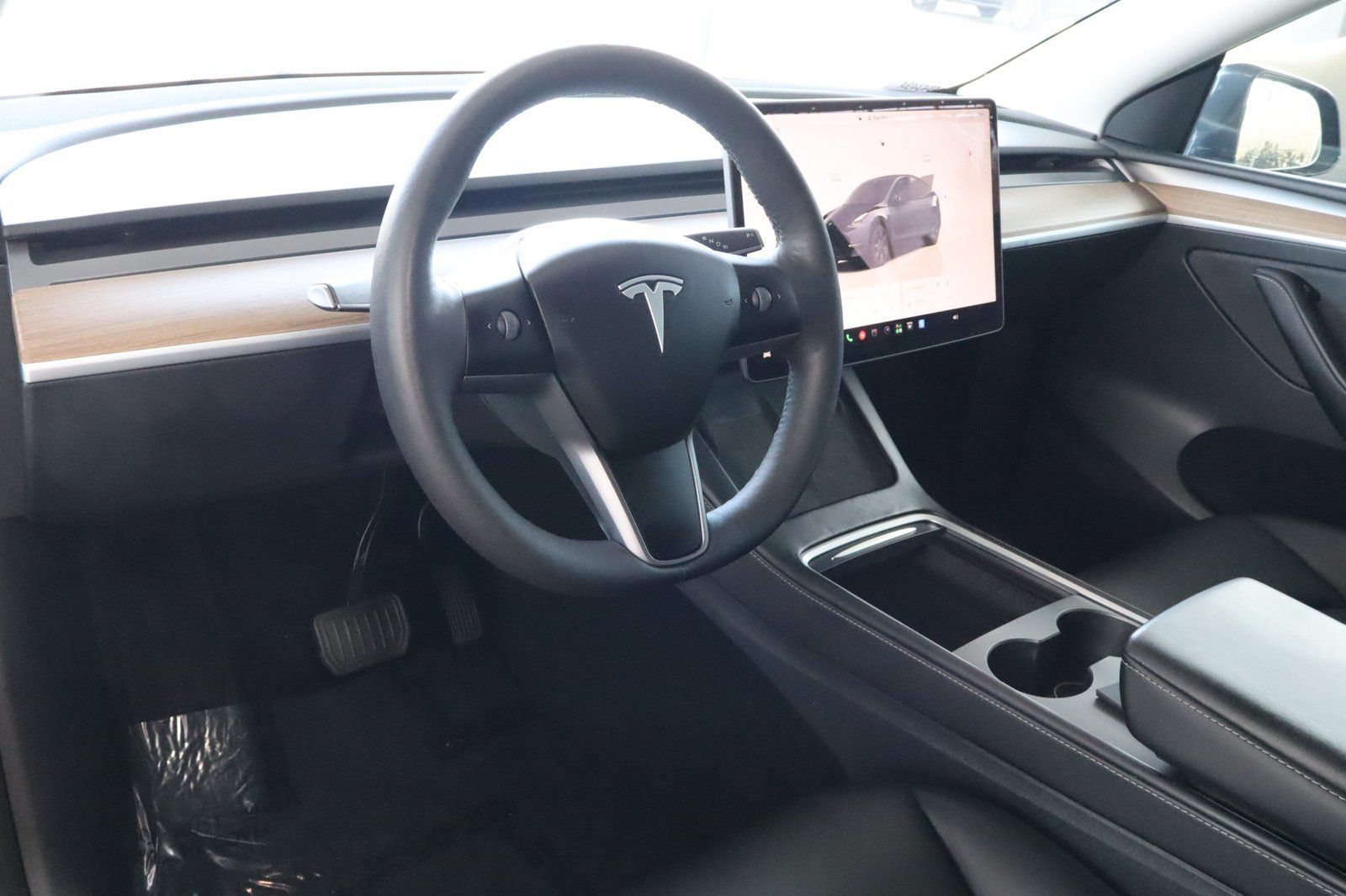 Used 2024 Tesla Model Y Long Range RWD image 17
