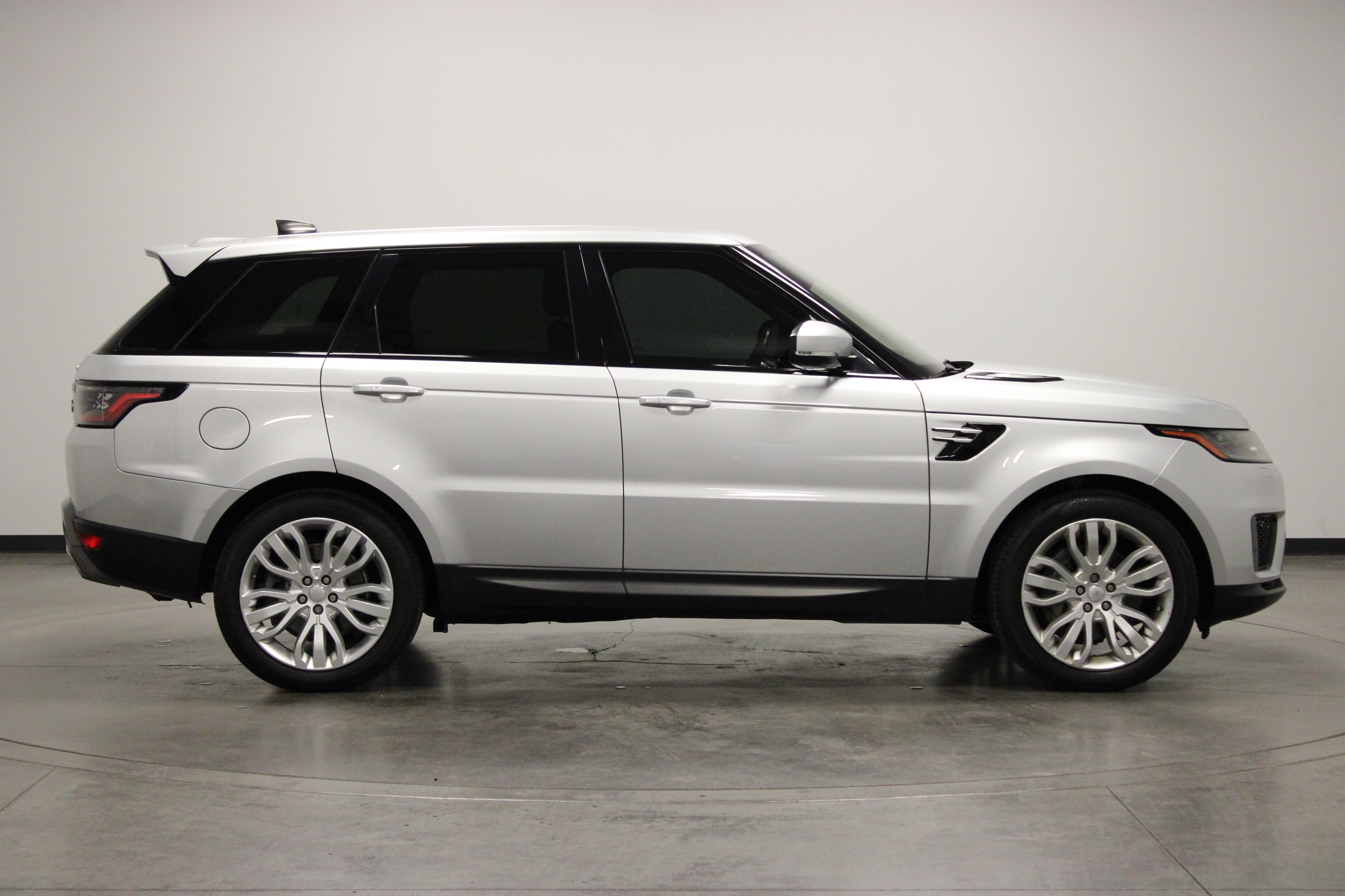 Used 2020 Land Rover Range Rover Sport SE AWD/4WD image 9