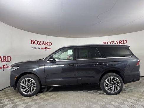 New 2025 Lincoln Navigator Reserve image 4