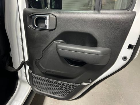 Used 2025 Jeep Wrangler Unlimited Rubicon AWD/4WD image 14