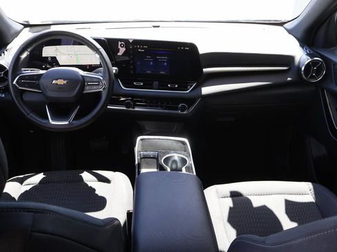 Used 2025 Chevrolet Equinox LT AWD/4WD image 12