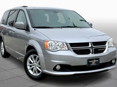 Used 2020 Dodge Grand Caravan SXT image 3