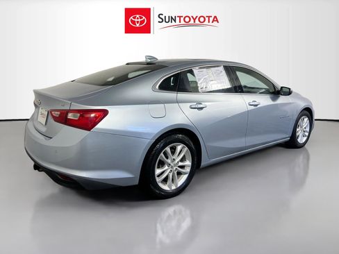 Used 2017 Chevrolet Malibu LT w/ Driver Confidence Package image 4