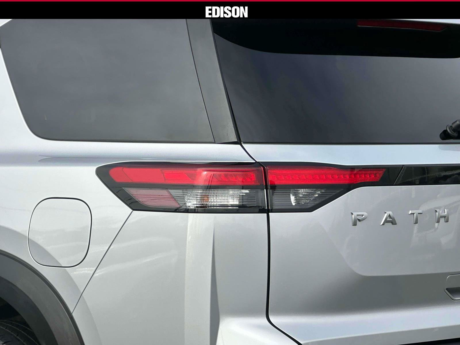 Used 2025 Nissan Pathfinder SV AWD/4WD image 8