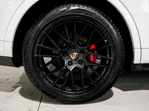 Used 2020 Porsche Cayenne S image 55