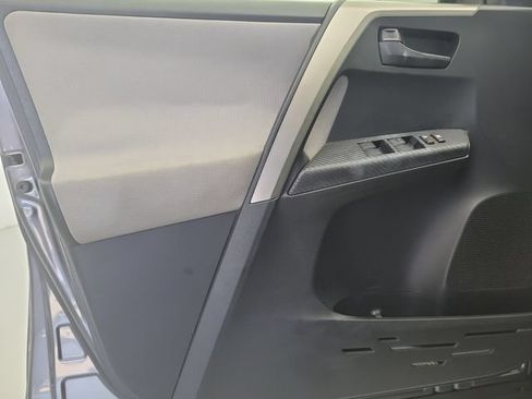 Used 2014 Toyota RAV4 LE FWD image 20