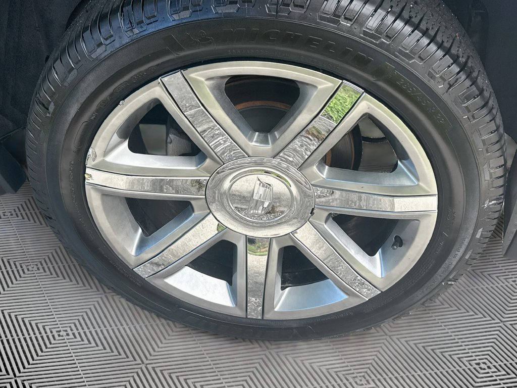 Used 2018 Cadillac Escalade Premium Luxury AWD/4WD image 36