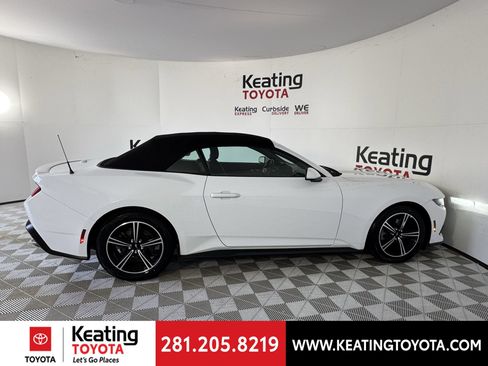 Used 2025 Ford Mustang Premium RWD image 4