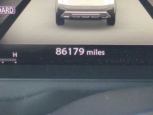 Used 2021 Nissan Rogue Platinum image 12