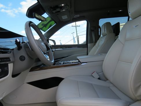 Certified 2025 Cadillac Escalade Premium Luxury Platinum image 19