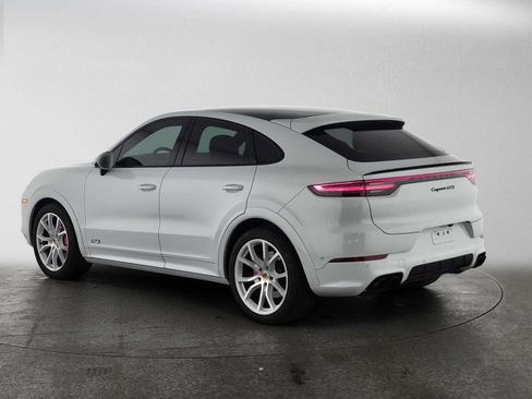 Used 2022 Porsche Cayenne GTS AWD/4WD image 5