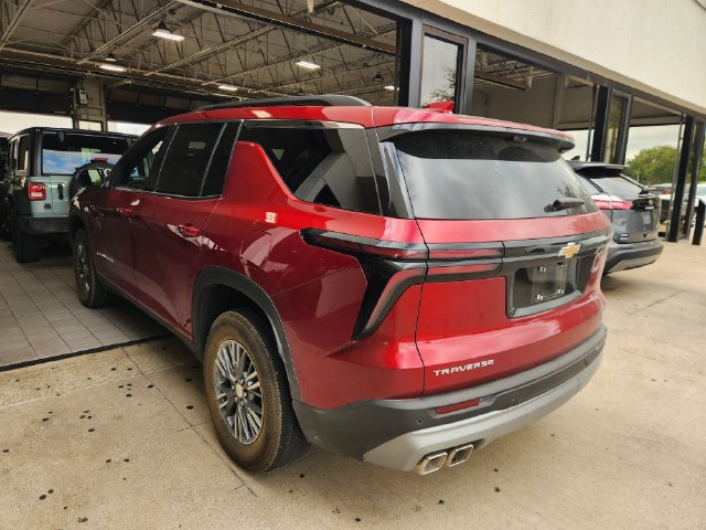 Used 2026 Chevrolet Traverse LT w/ Driver Confidence Package FWD image 4