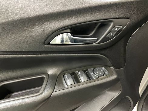 Used 2020 Chevrolet Equinox LT FWD image 22