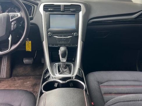 Used 2015 Ford Fusion SE FWD image 11