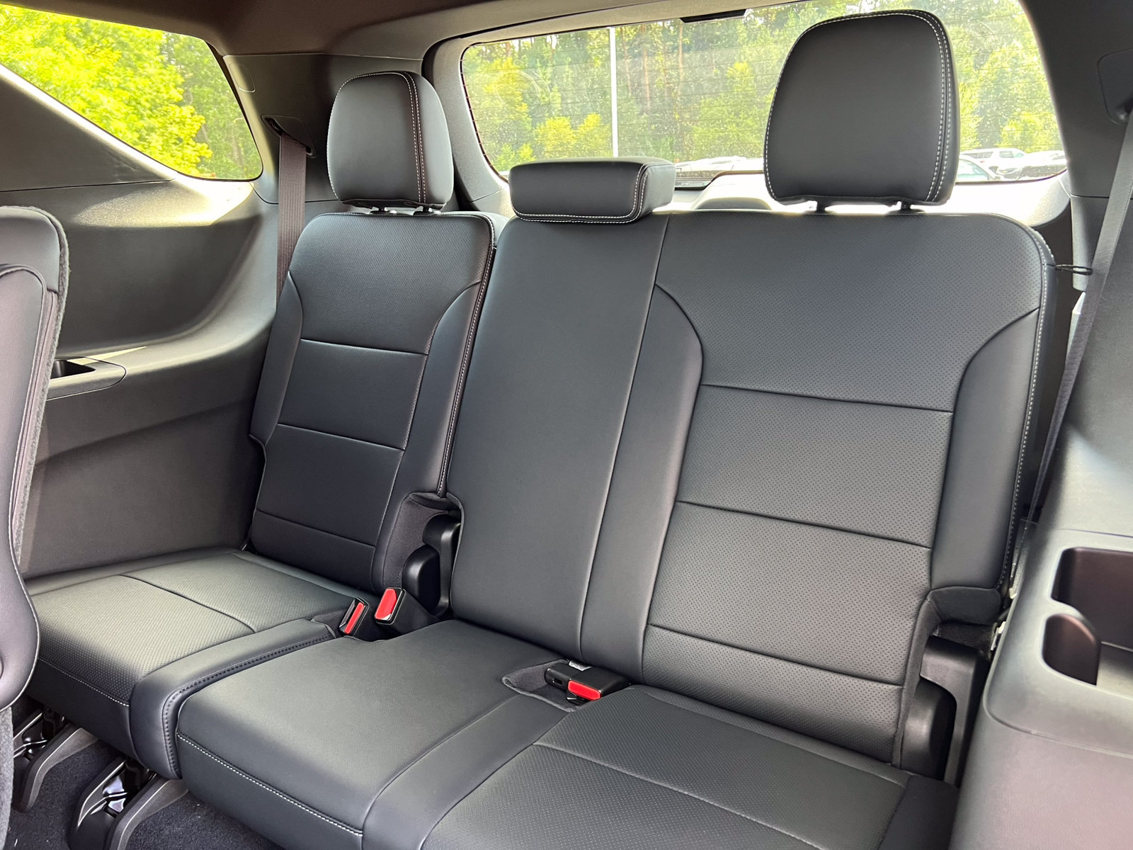 New 2027 Chevrolet Traverse LT w/ Midnight/Sport Edition AWD/4WD image 5