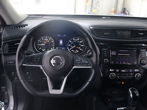Used 2020 Nissan Rogue SV w/ Premium Package image 19