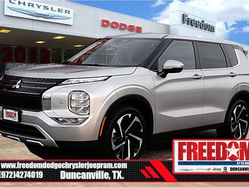 Used 2024 Mitsubishi Outlander SE image 1