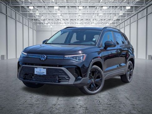 New 2026 Volkswagen Taos SE FWD image 1