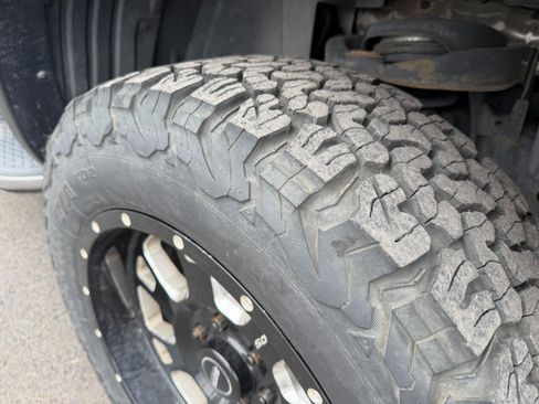 Used 2018 Nissan Titan SV w/ SV Convenience Package image 10