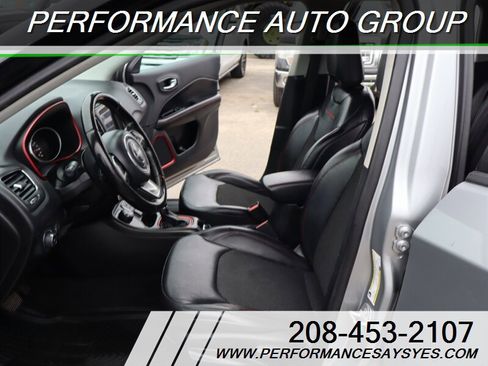 Used 2020 Jeep Compass Trailhawk image 11