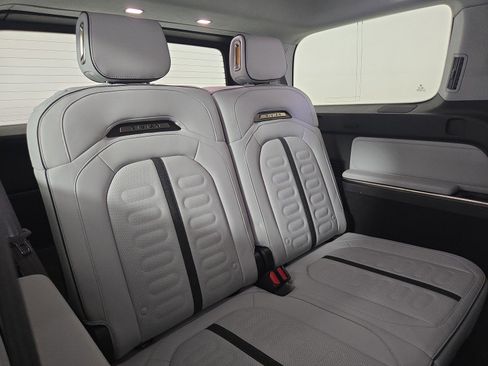 Used 2024 Rivian R1S Adventure AWD/4WD image 25