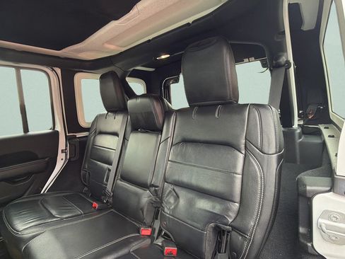 Used 2018 Jeep Wrangler Unlimited Sahara w/ Dual Top Group AWD/4WD image 25