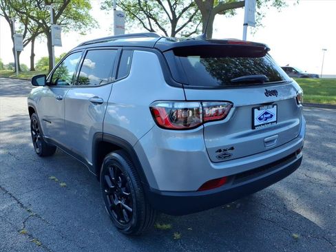 Used 2023 Jeep Compass Latitude w/ Sun and Sound Group AWD/4WD image 5