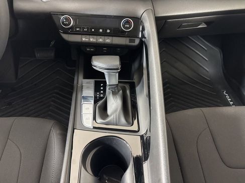 Used 2025 Hyundai Elantra Hybrid FWD image 22