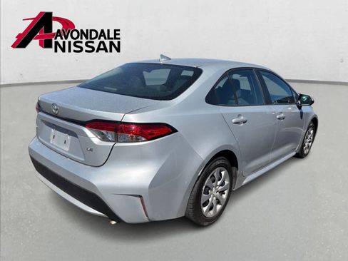 Used 2022 Toyota Corolla LE image 4