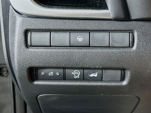 Used 2023 Nissan Rogue SL image 17