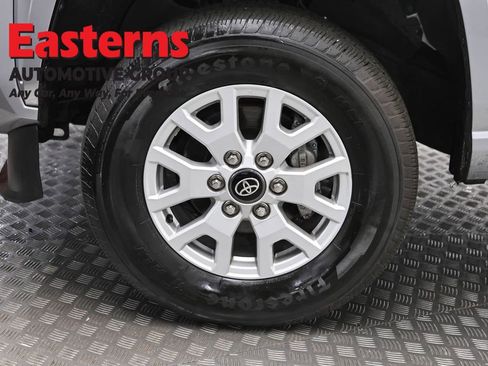 Used 2024 Toyota Tacoma SR5 AWD/4WD image 33