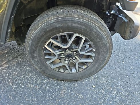 Used 2025 Jeep Wrangler Unlimited Sahara AWD/4WD image 9