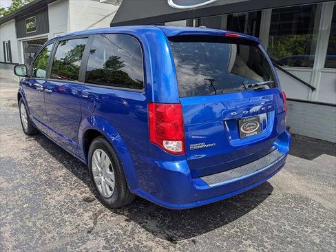 Used 2020 Dodge Grand Caravan SE w/ UConnect Hands-Free Group FWD image 3