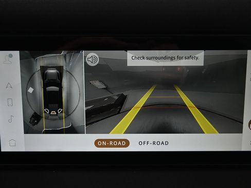 Used 2023 Land Rover Defender 110 X-Dynamic SE image 14