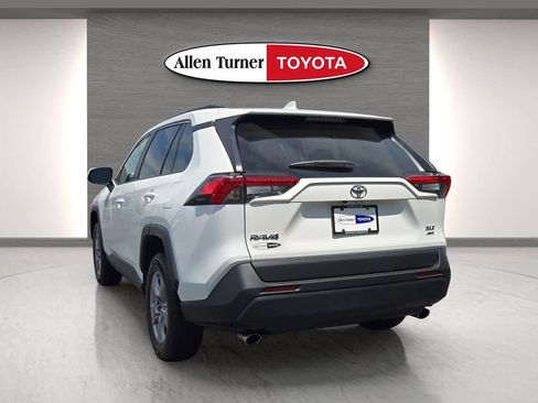 Used 2024 Toyota RAV4 XLE AWD/4WD image 9