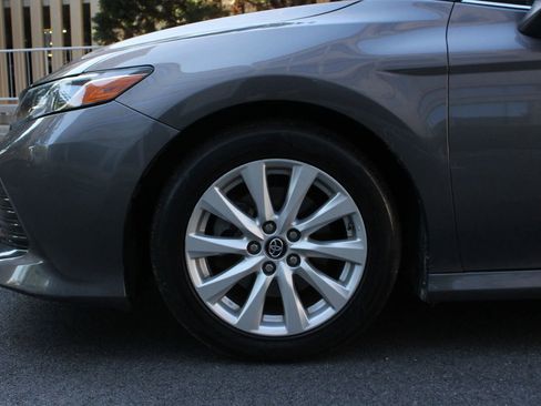 Used 2019 Toyota Camry LE FWD image 11