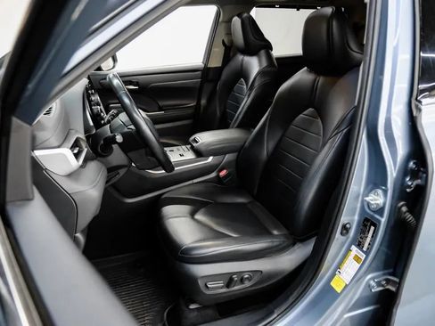 Used 2021 Toyota Highlander XLE FWD image 39