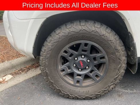 Used 2018 Toyota 4Runner TRD Off-Road Premium AWD/4WD image 2