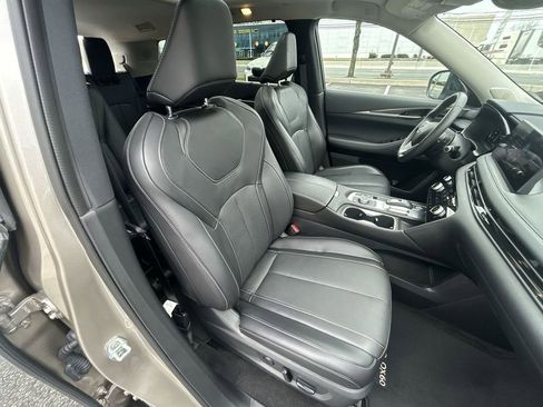 Certified 2025 INFINITI QX60 Luxe image 26
