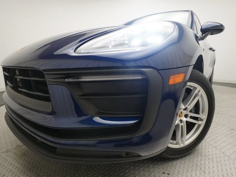 Certified 2024 Porsche Macan AWD/4WD image 25