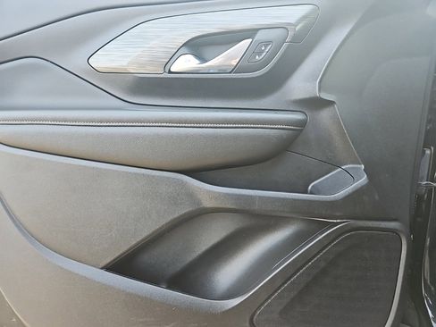 Used 2024 GMC Terrain SLE image 13