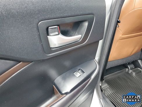 Used 2017 Toyota Highlander Limited image 19