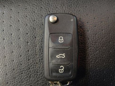 Used 2016 Volkswagen Jetta SE FWD image 32
