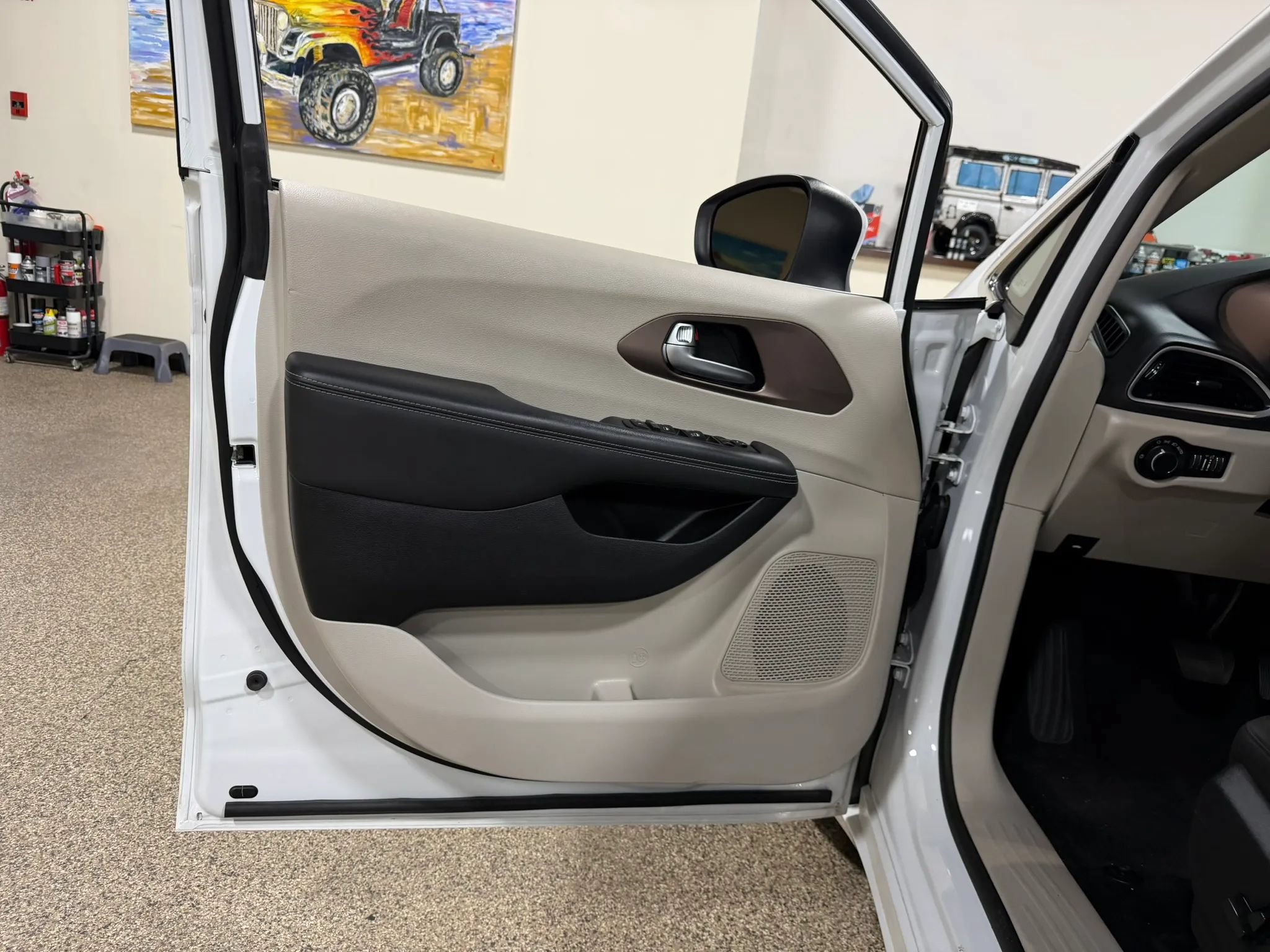 Used 2023 Chrysler Voyager LX FWD image 36