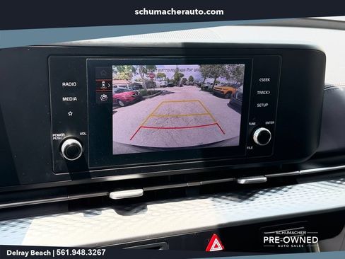 Used 2024 Kia Carnival LX FWD image 22
