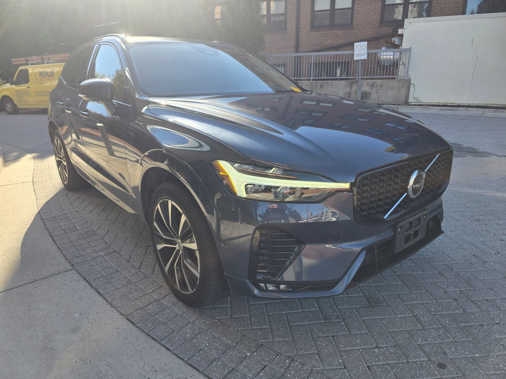 Used 2024 Volvo XC60 B5 Plus w/ Protection Package Premier AWD/4WD image 4