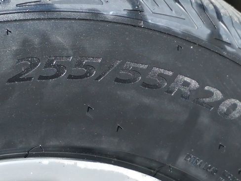 Used 2017 Ford Explorer XLT w/ Equipment Group 201A image 41