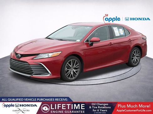 Used 2023 Toyota Camry XLE image 3