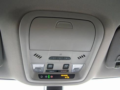 Used 2021 Buick Enclave Essence image 24