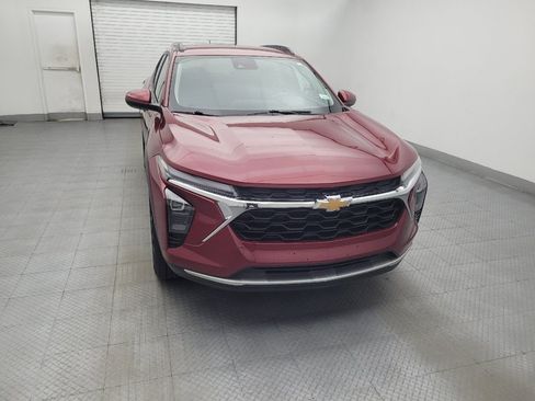 Used 2025 Chevrolet Trax LT FWD image 14